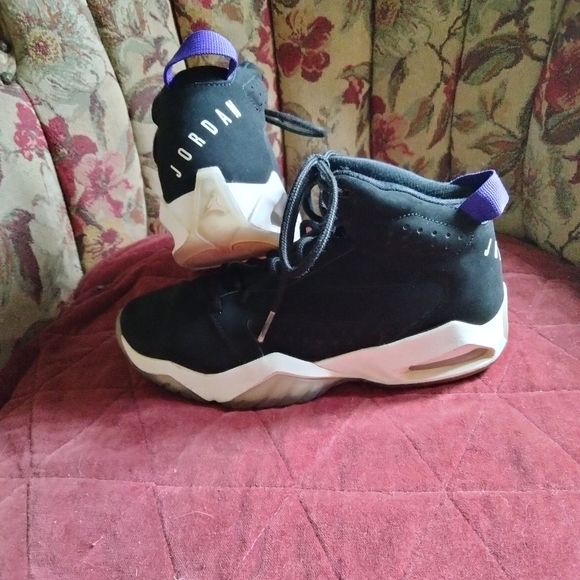 Kids Jordans sz4 Black/white/purple - Picture 2 of 5